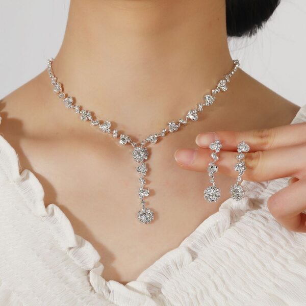 2 pieces of women's fashionable flower rhinestone necklace with earrings set for banquet and party accessories