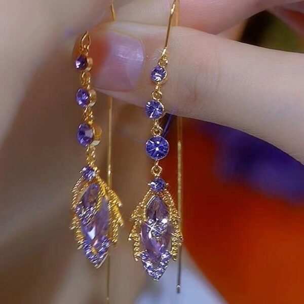 Light Luxury Earrings With a Niche Design and Amethyst Leaf Ear Line